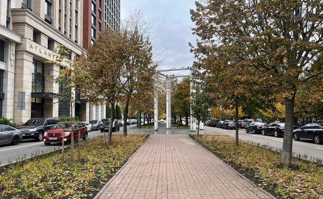 Зелений оазис Голосіївського бульвару: Мініатюрний сквер, що ожив