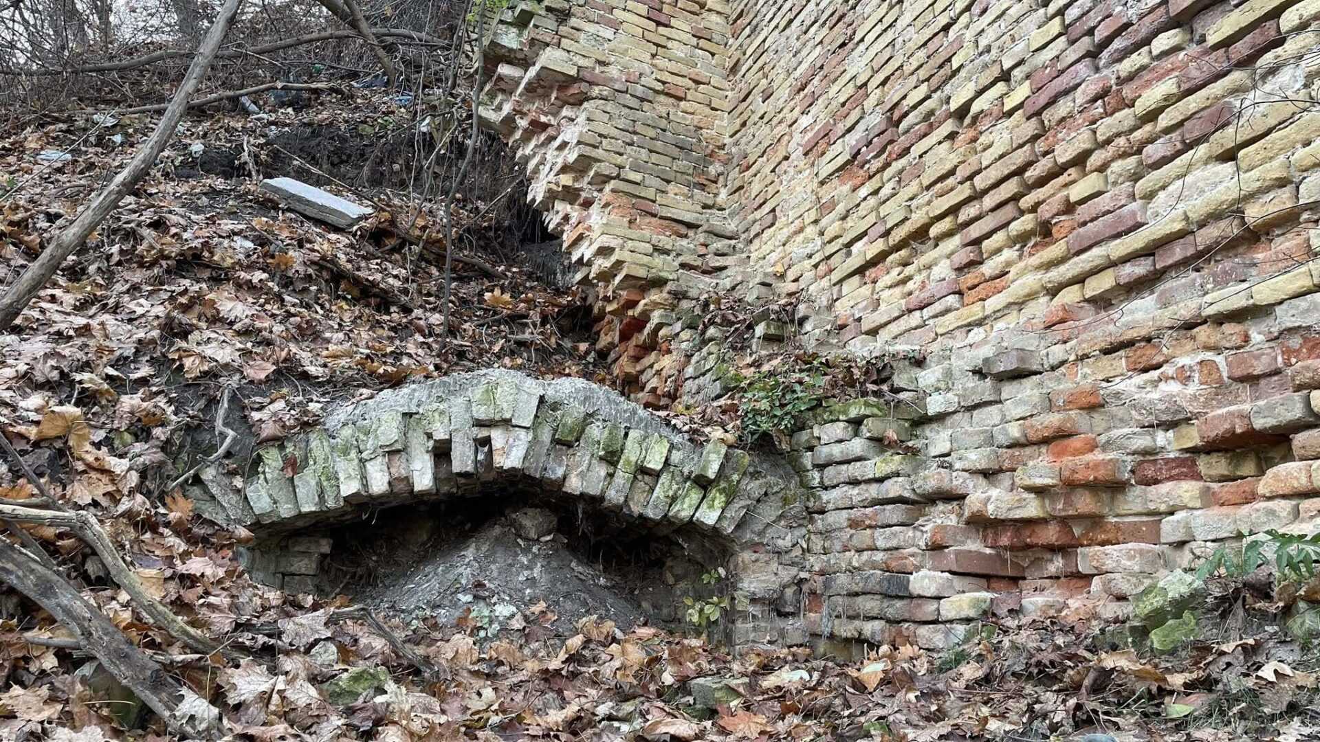 Археологічна сенсація на Замковій горі: знайдено стародавній мур Флорівського монастиря