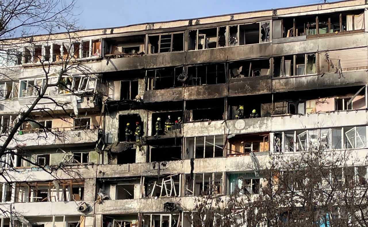 Нічний рейд: 22 ракети та 464 дрони обрушились на Київ