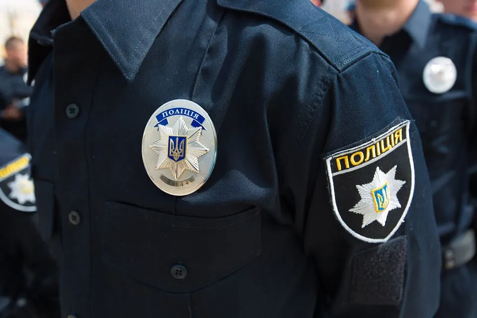 Трагічний фініш шкільного роману: київський підліток стрибнув з вікна після конфлікту з коханою