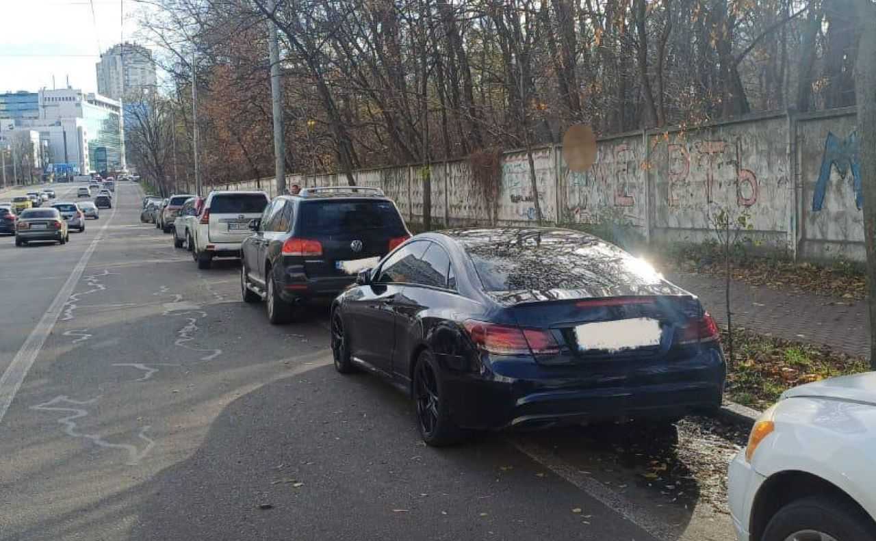 Від дефіциту до дисбалансу: Чому понад 84 тисяч паркомісць у Києві не вирішують проблему хаотичного паркування?
