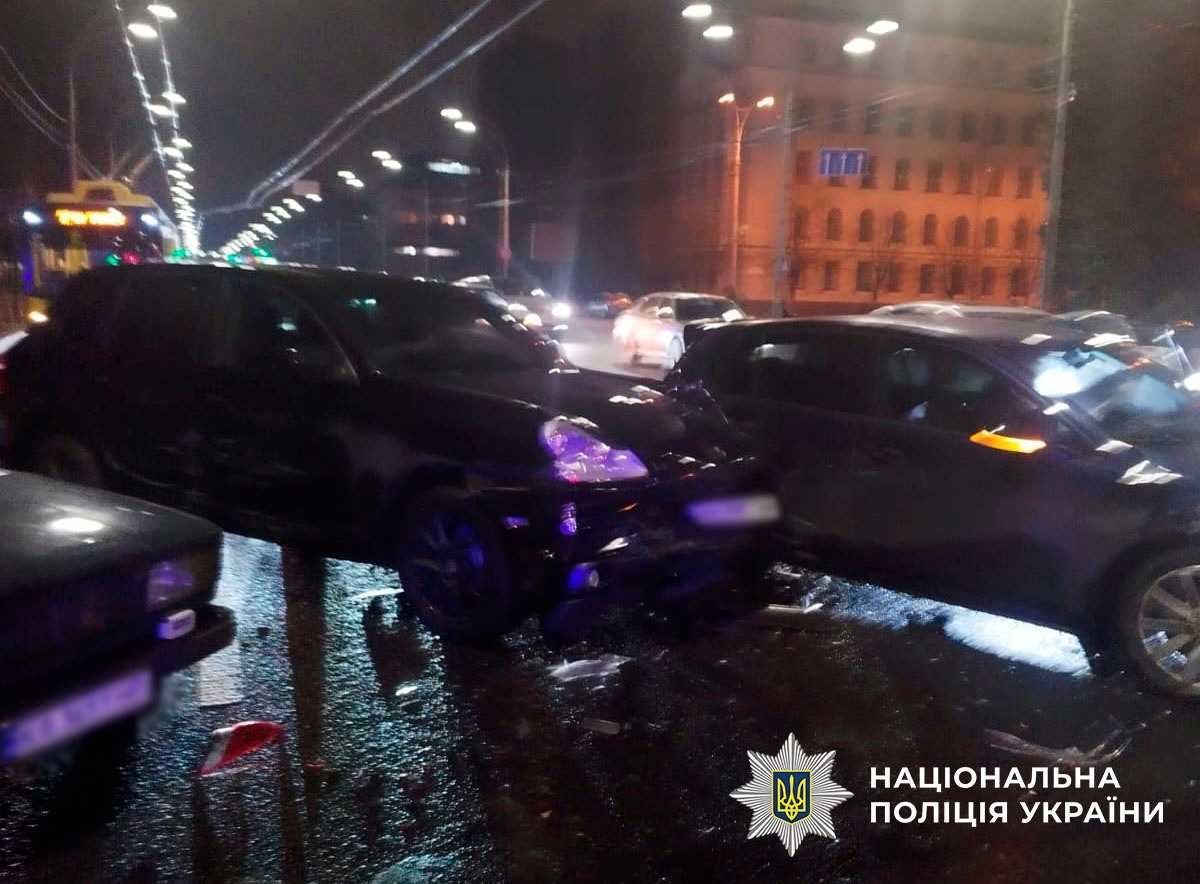 Водій Porsche Cayenne влаштував стрілянину після ДТП на вулицях Києва