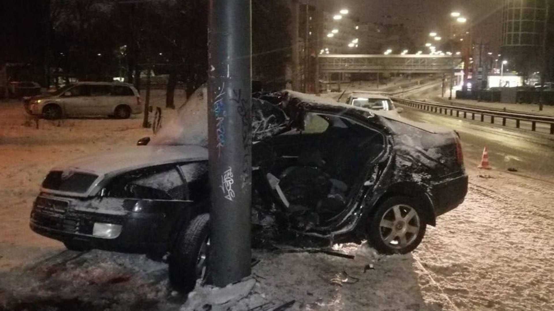 На Солом'янці Skoda не втрималась на дорозі: смертельна ДТП на вулиці Героїв Севастополя