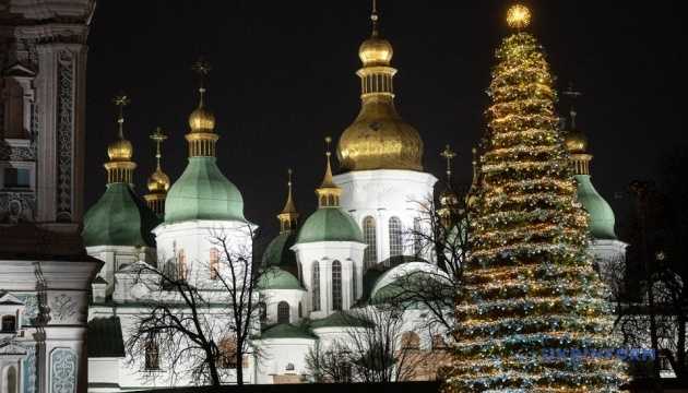 Столична ялинка засяяла: Київ урочисто відкрив головний символ новорічних свят