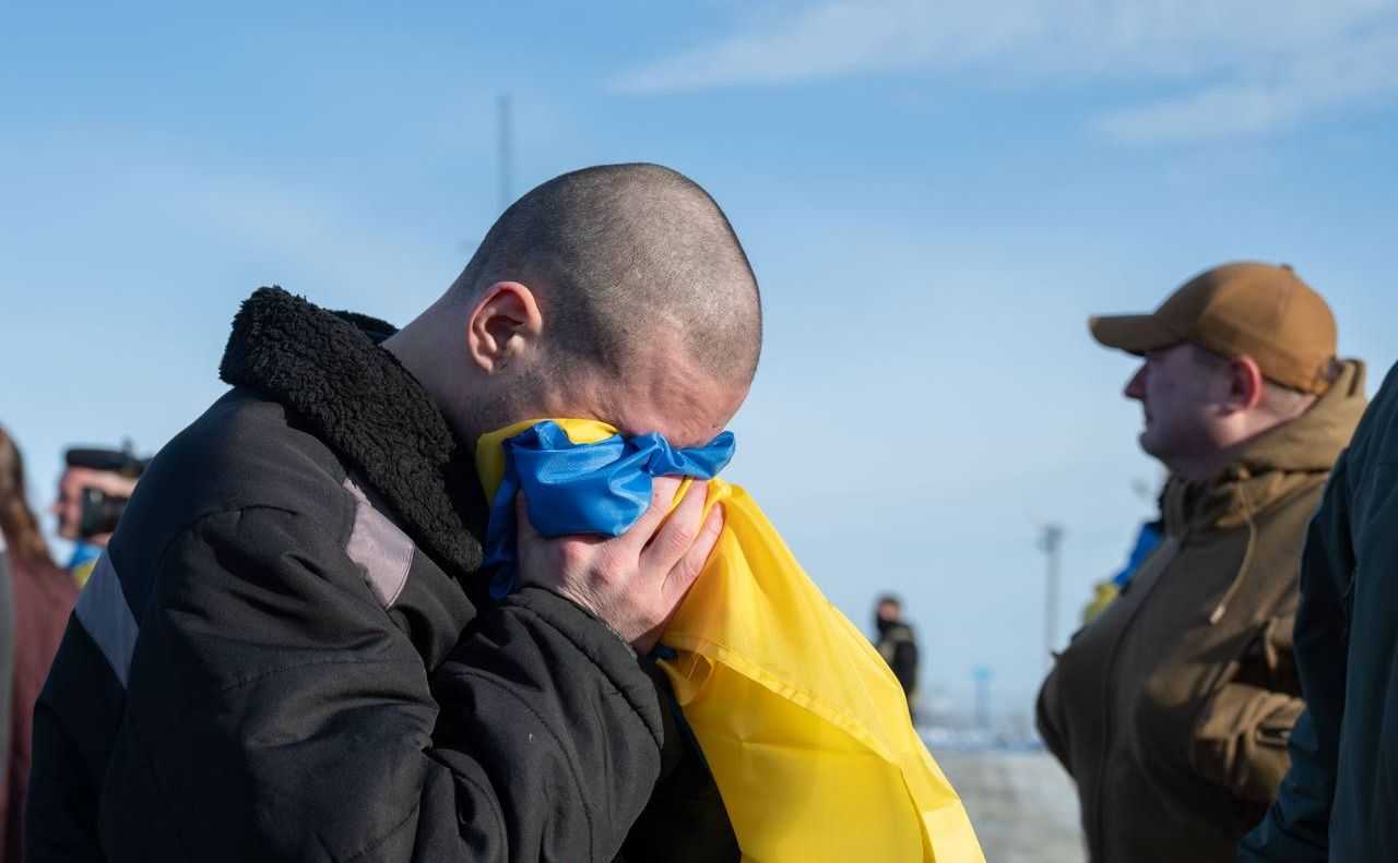 Звільнені з російського полону цивільні отримають одноразову виплату у 50 тис. гривень