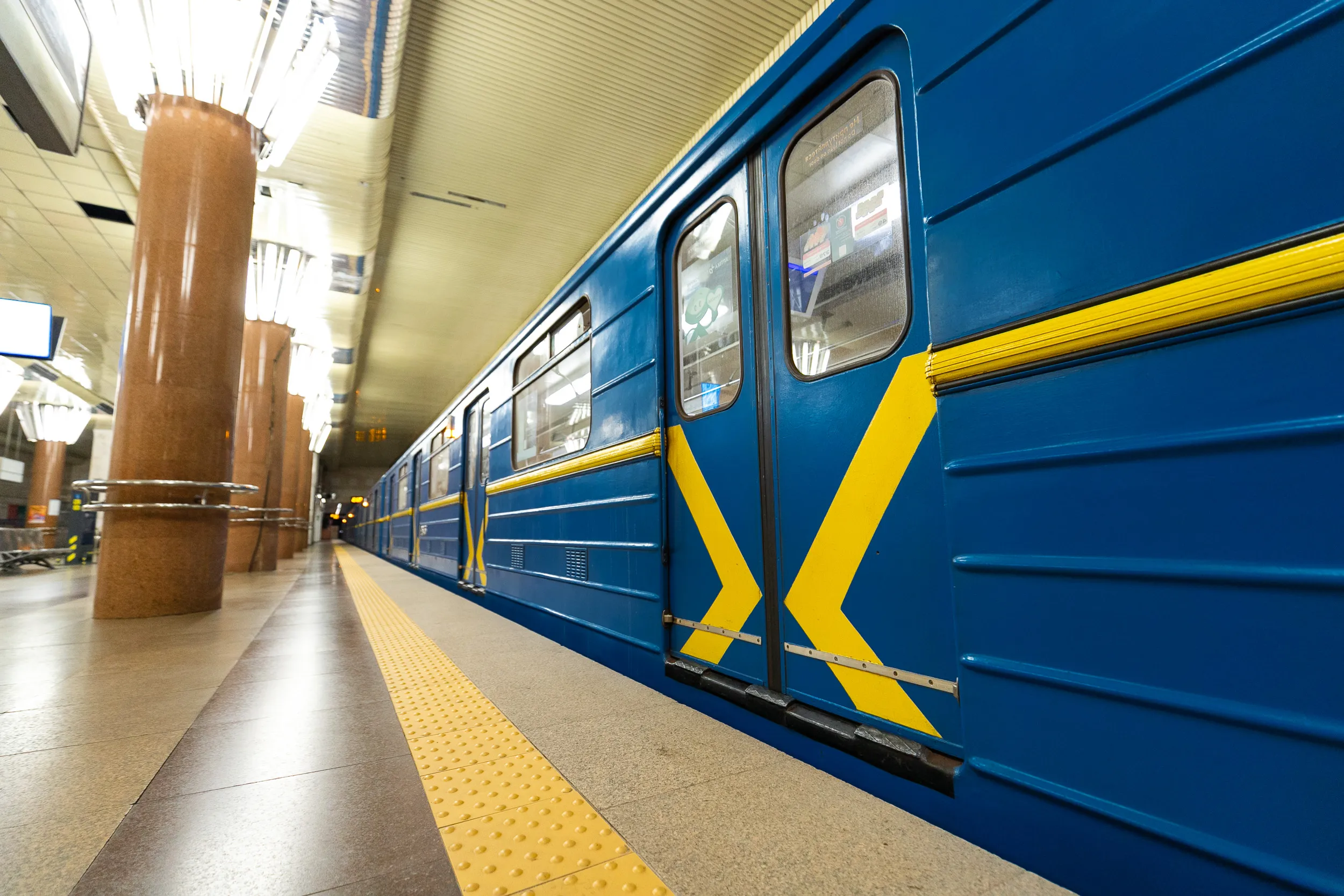 Метровагон Лівобережний: Маршрут між станціями «Лівобережна» та «Арсенальна»