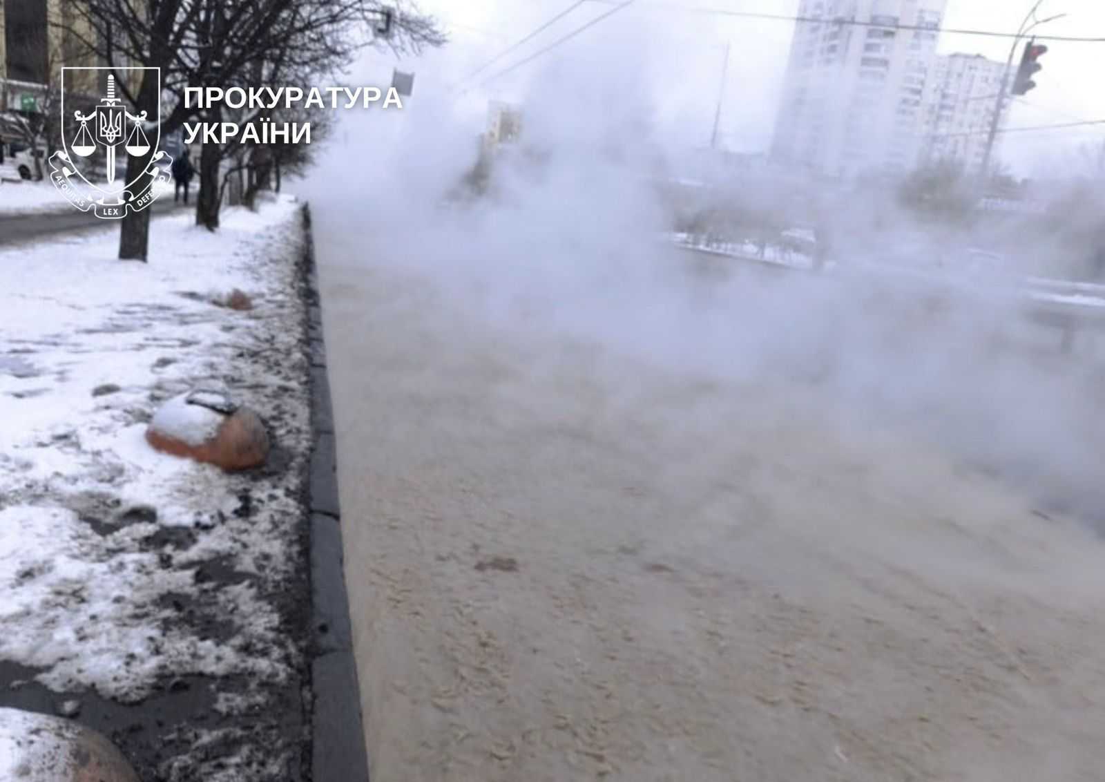Трагедія на вулицях Києва: Жінка отримала важкі опіки після падіння в яму з окропом