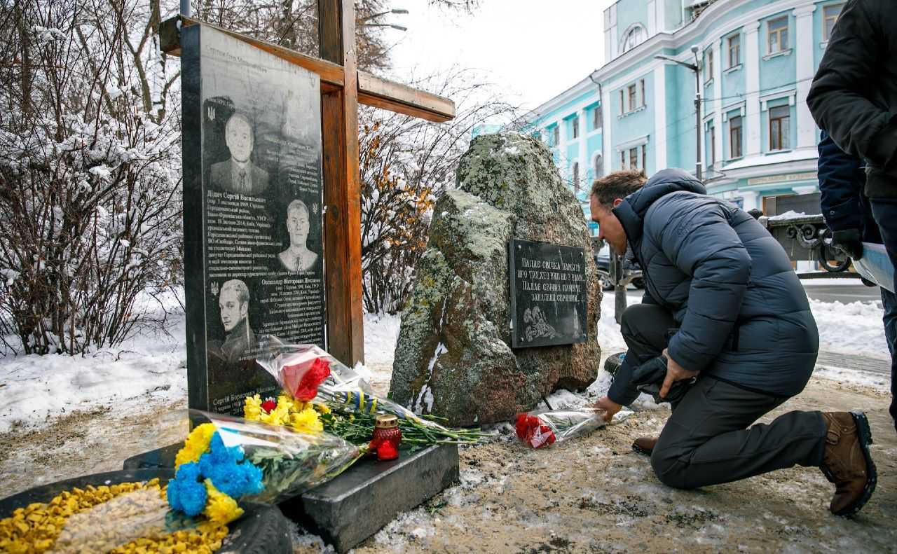 Данина пам'яті: Маріїнський парк вшановує героїв Небесної Сотні 18 лютого 2014