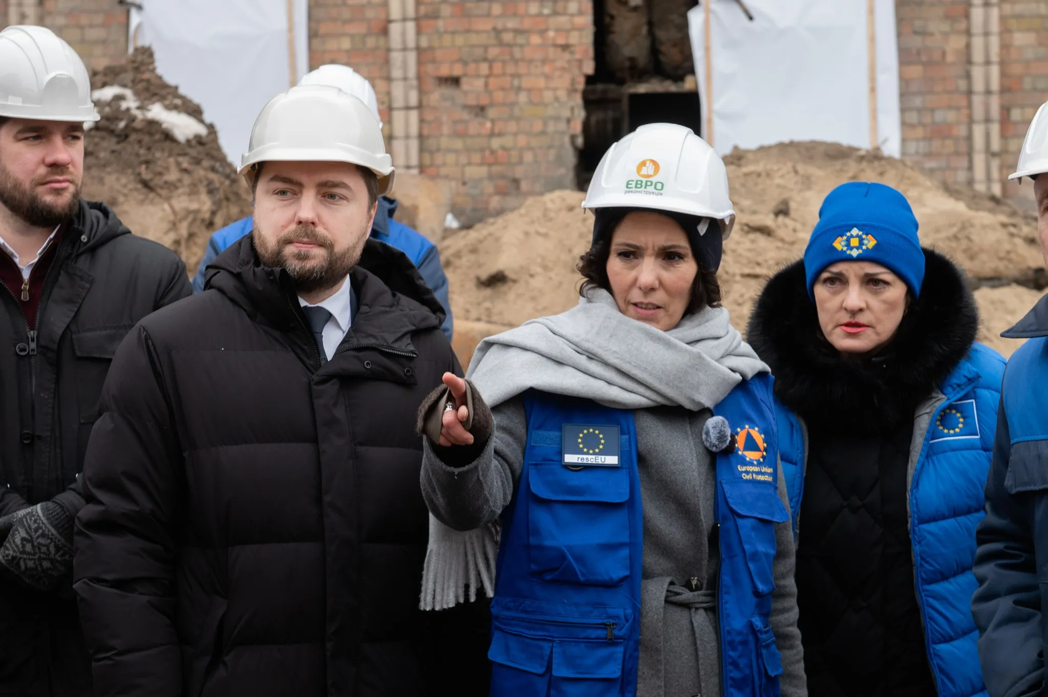 Єврокомісари Аджі Лябіб оглянули наслідки російських ударів по Дарницькій ТЕЦ у Києві