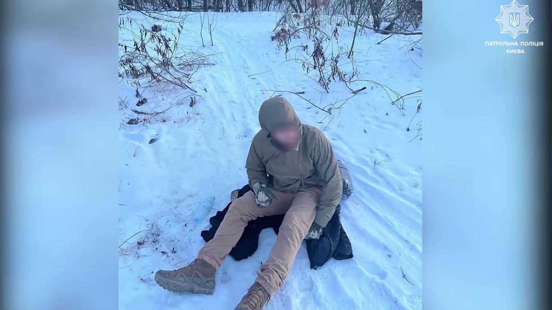 Герой, що переміг холод: рятувальники Києва врятували бігуна, який ледь не замерз у міському парку.