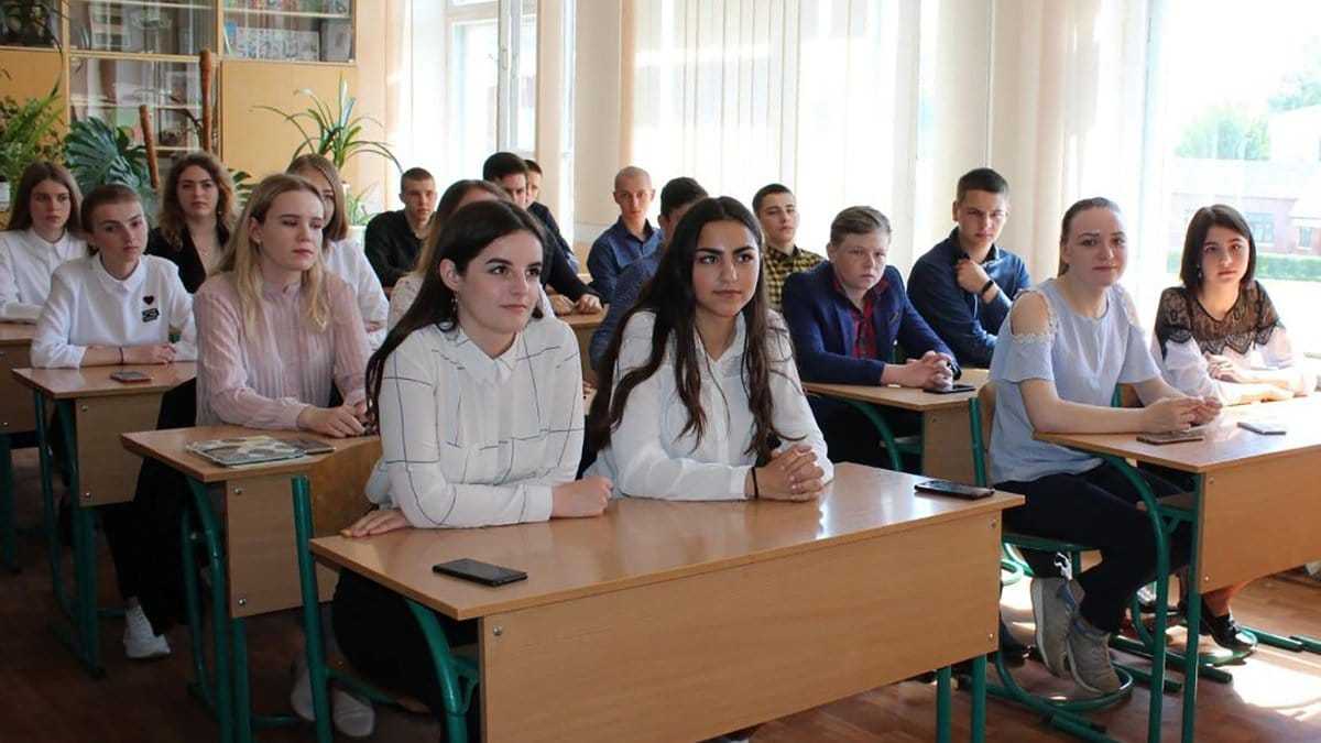 скільки школ в києві