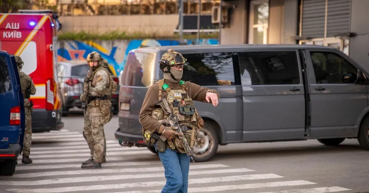 Готовий тайтл:
Поліцейська Анна Дудіна: невдача з викликом "швидкої" під час київської стрілянини.