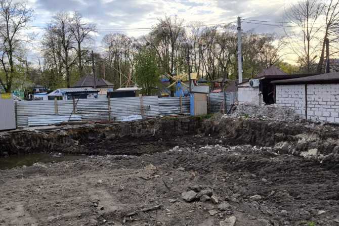 Ось кілька варіантів назви, до 160 символів, що передають суть оригіналу:

Біла Церква: Офіси на кістках історії. Як місто готується до 1000-річчя? (96 символів)
Віктор Квітковський: 1000-річчя Білої Церкви: "Офіси на кістках історії" - підготовка міста. (112 символів)
Біла Церква 1000: Офіси замість історії? Розслідування Віктора Квітковського. (92 символи)
Історія Білої Церкви під офісами? Як місто готується до 1000-річчя. Віктор Квітковський. (105 символів)