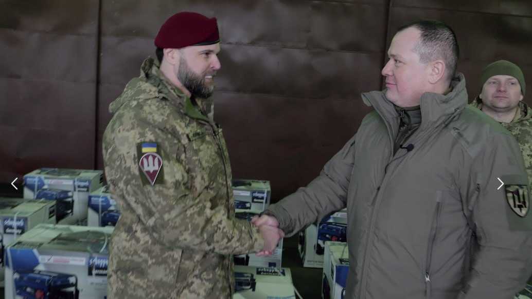 "Українська команда" забезпечила десантників генераторами.
