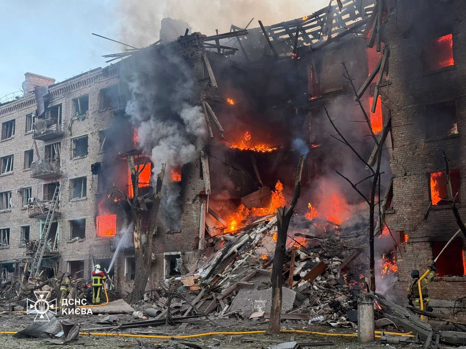 Київ під вогнем 24 травня: масовані комбіновані удари спричинили масштабні руйнування.