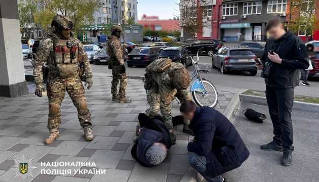 Київ: Викрито масштабний канал легалізації іноземців, зокрема громадян РФ.
