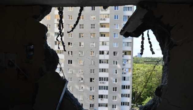 На Київщині через російську атаку загинули двоє людей, 11 постраждали, пошкоджені 110 об'єктівКиївщина: 2 загиблих, 11 поранених, 110 об'єктів зруйновано через російську атаку.