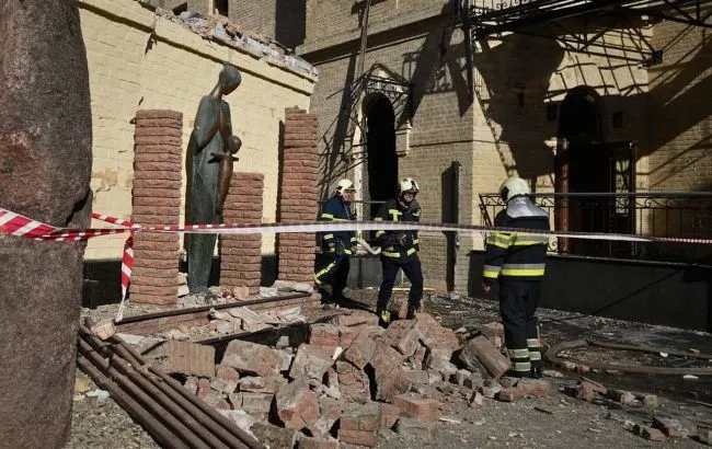 У Музеї Чорнобиль у Києві знайшли уламок ракети після удару.