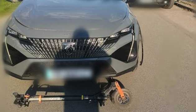Жах на Київщині: 10-річного хлопчика збив легковик на електросамокаті