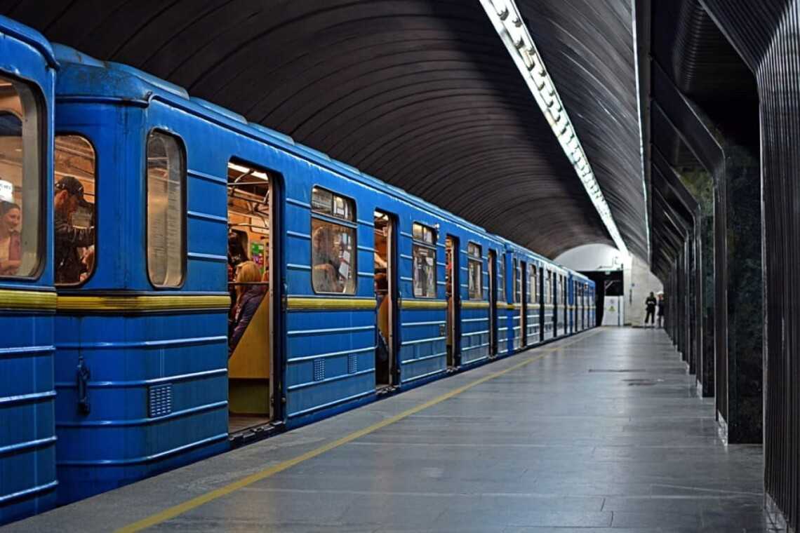 Зупинка серця біля метро: парамедики без дифібрилятора.
