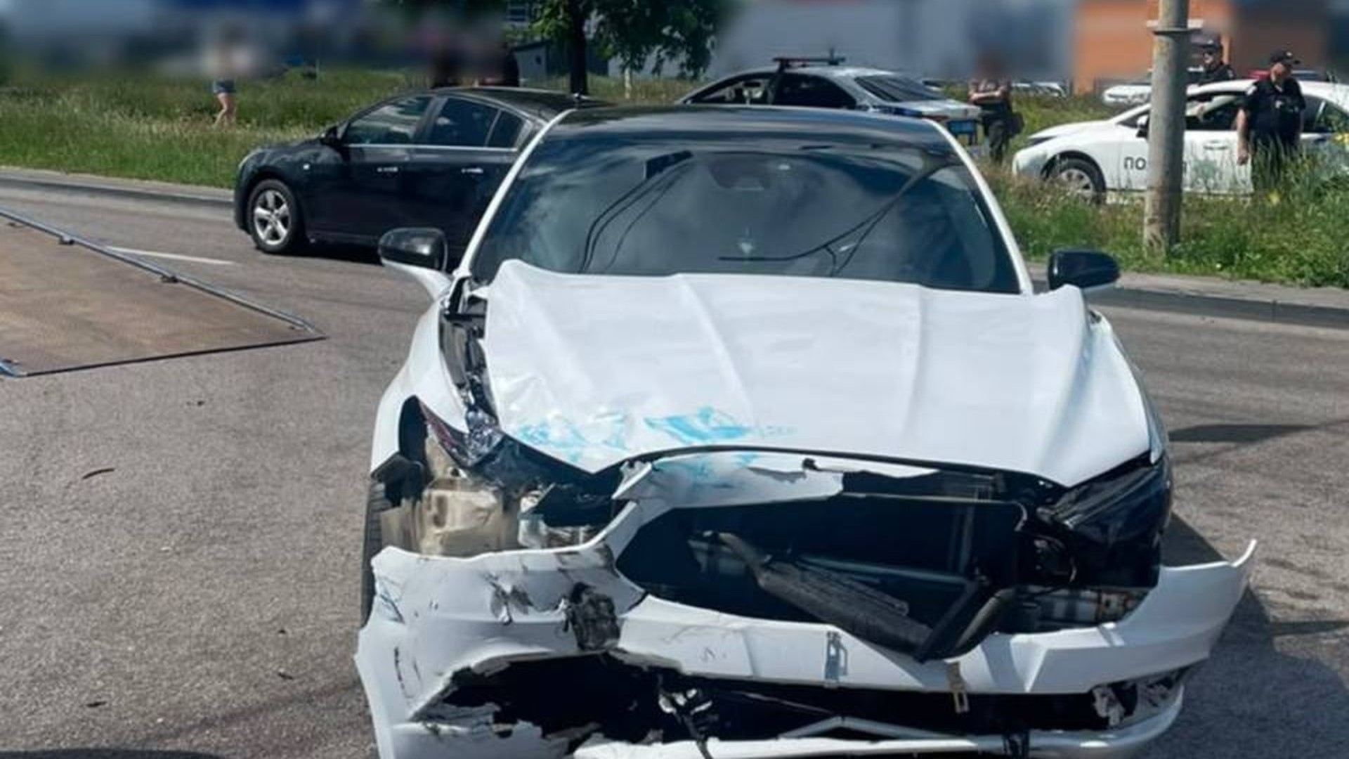 Audi під кайфом: 1.79 проміле, Ford та дерево вщент у Святошині.