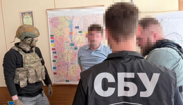 «Чорна бухгалтерія» та щомісячна данина: у Київському облавтодорі викрили корупційну схемуЧорна бухгалтерія та щомісячна данина: корупційну схему викрито в Київському облавтодорі