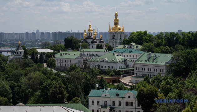 Департамент КМДА вимагає припинити будівництво хмарочосу, що може закрити панорами ЛавриРозкопки минулого: КМДА вимагає зупинити забудову, що затіняє Лавру.