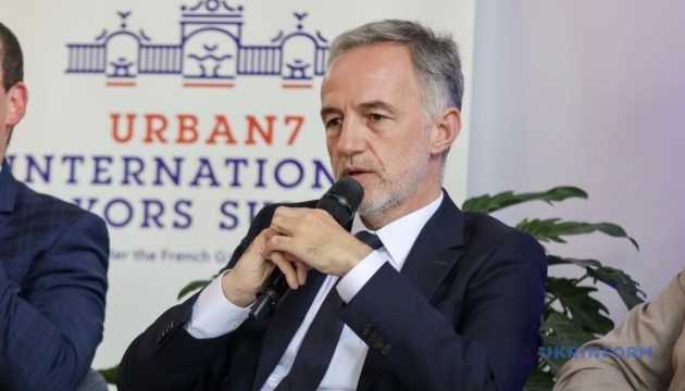 Мер Парижа планує відвідати КиївМер Парижа прямує до Києва: візит солідарності та співпраці.