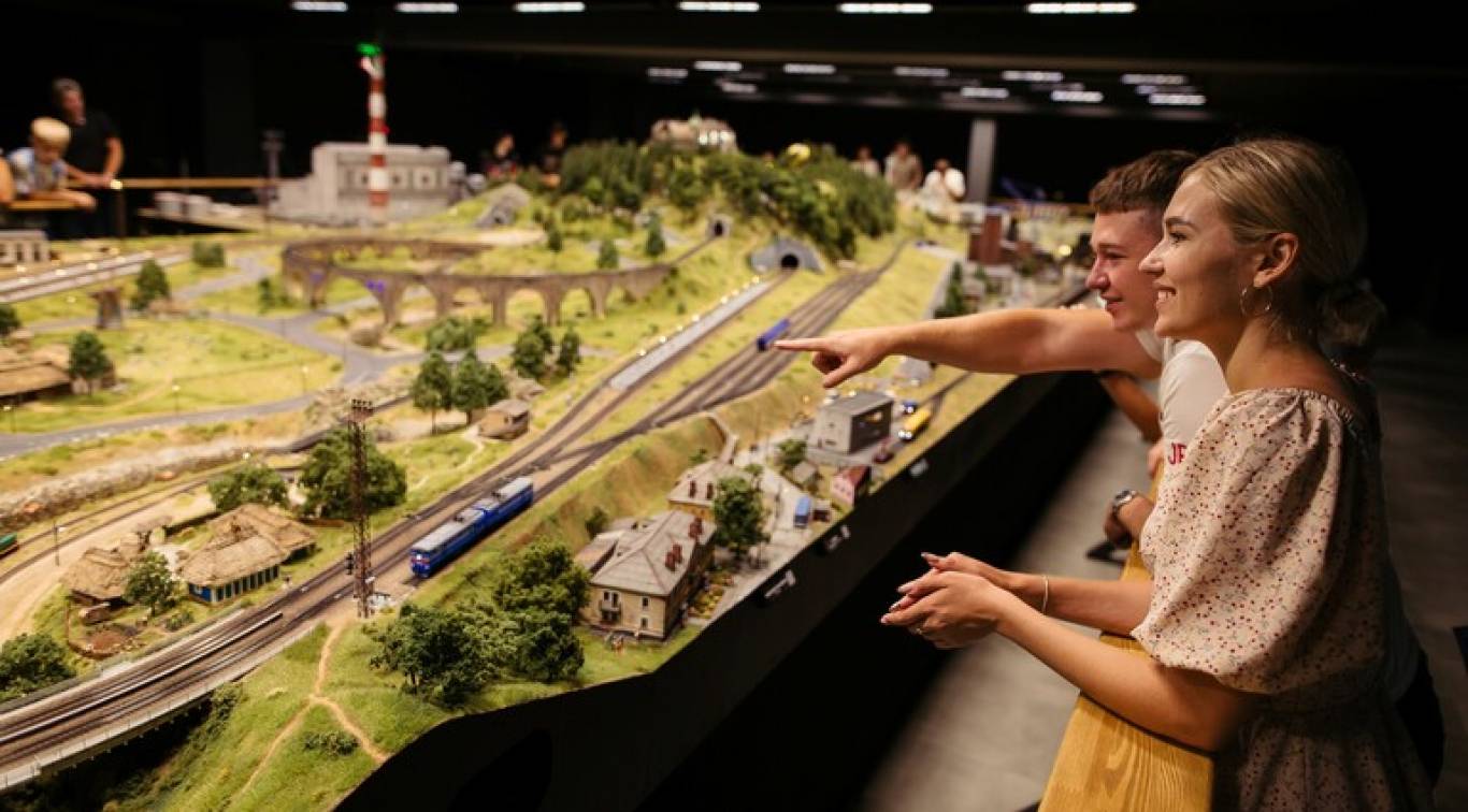Музей Miniland.ua - Найбільший залізничний маркет в Україні
                            Музей Miniland.ua. Найбільший залізничний маркет в Україні. Потяги, моделі, колекції.