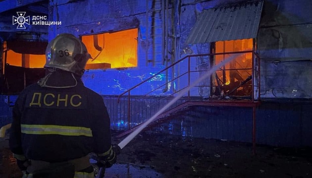 Через ворожу атаку на Київщині постраждали двоє людейПостраждалі внаслідок атаки на Київщину: двоє людей отримали травми.