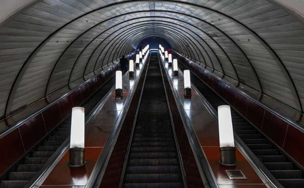 користуватися київським метро
