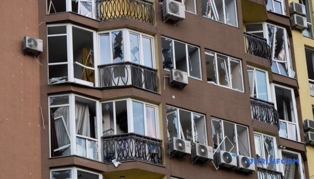 Київ під вогнем: 17 поранених, 1 жертва. Наслідки удару.