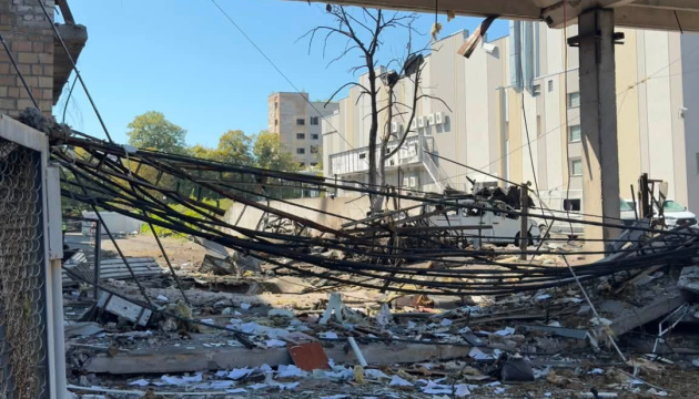 У Києві внаслідок нічної атаки пошкоджений офіс одного з видавництвНічна атака на Київ: пошкоджено офіс видавництва
