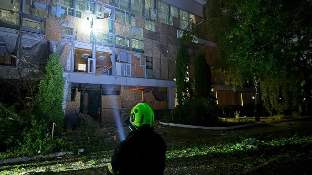 Київ під вогнем: дронова атака пошкодила будівлю університету.