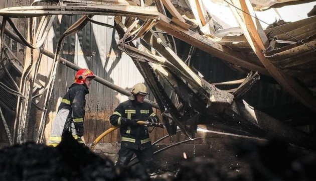 Київщина: пожежі після атаки РФ ліквідовано – наслідки ворожих дій.