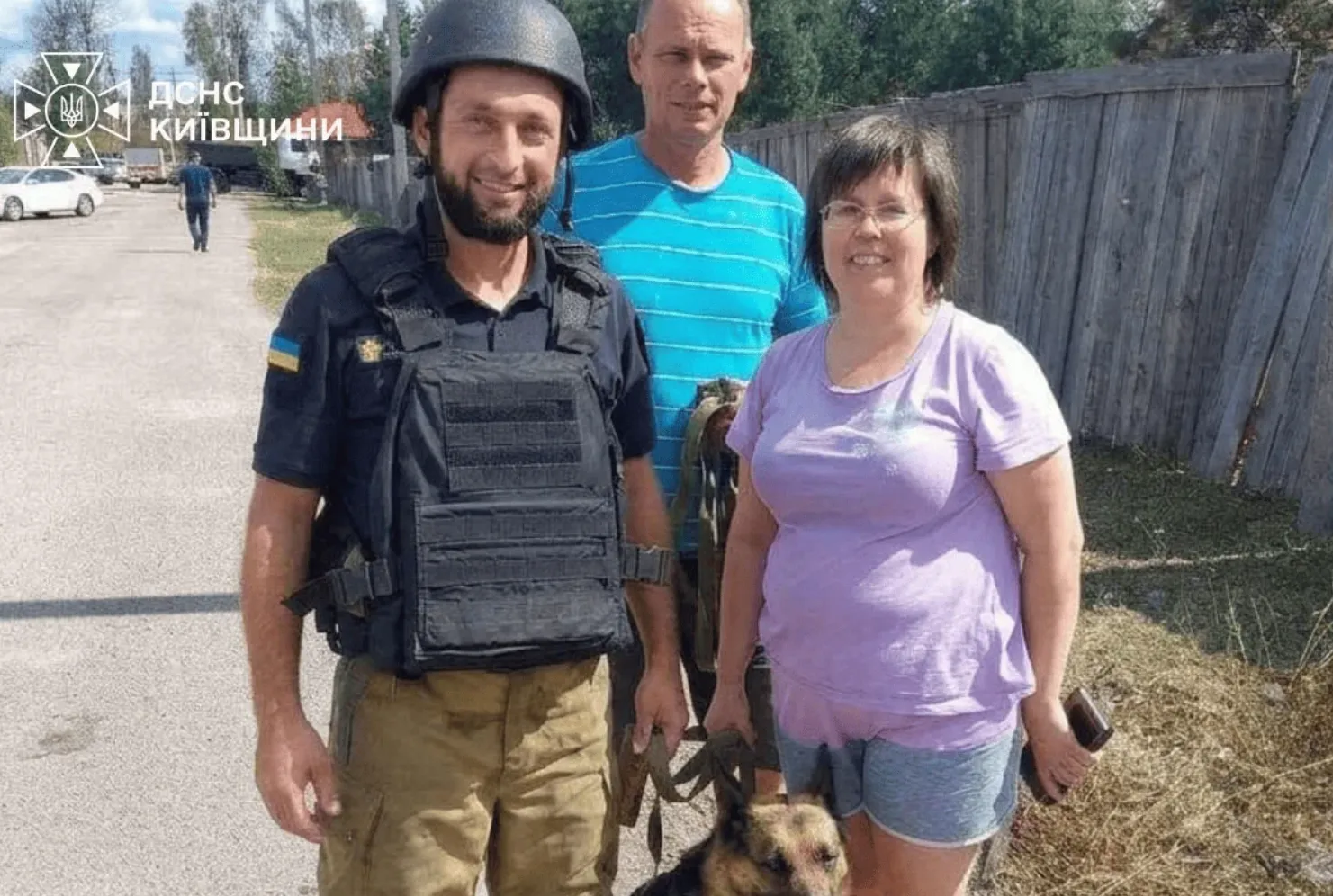 Песик у ямі: рятувальники з-під Києва здійснили героїчну операцію.