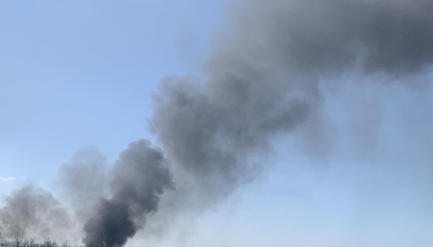 Російські дрони впали у двох районах Києва - на транспортний об’єкт і магазин, є влучання у будинокКиїв: російські дрони влучили в транспортний об'єкт, магазин і житловий будинок у двох районах
