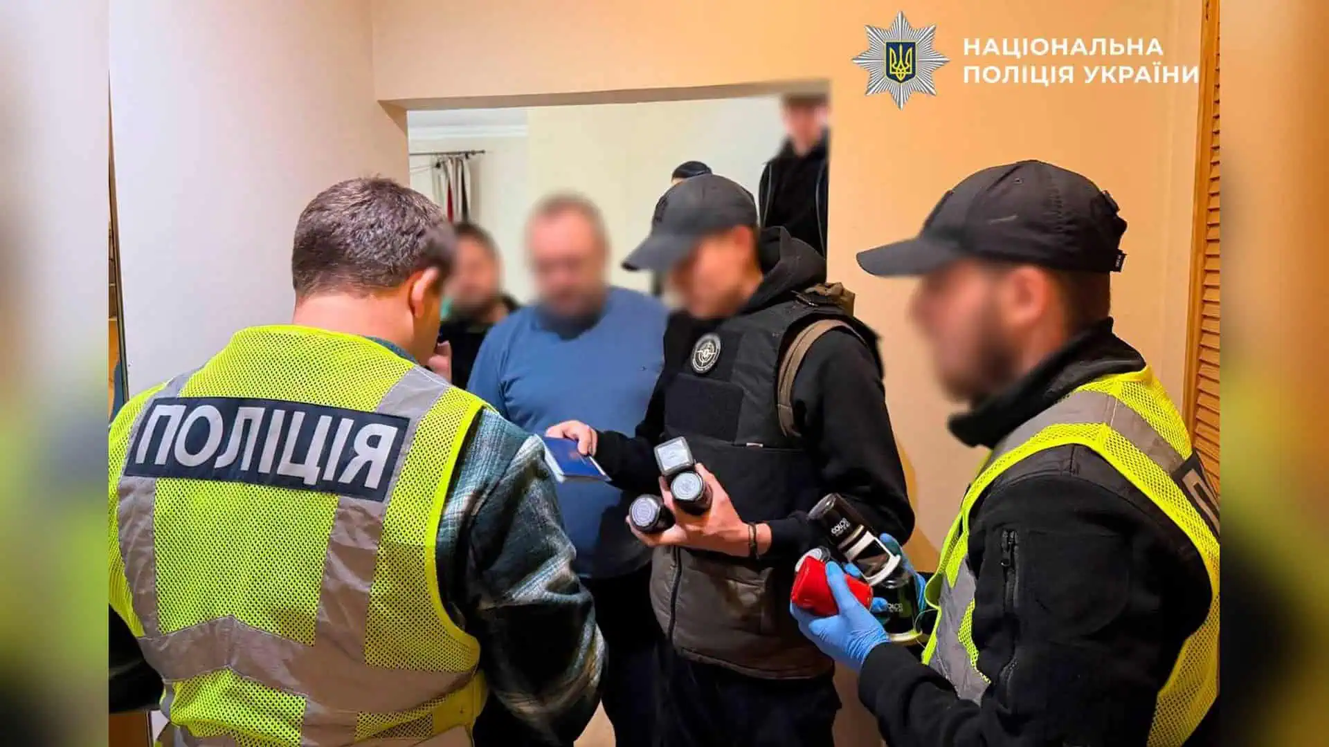 Директор київського фонду: 100+ іноземців, підозри в легалізації.