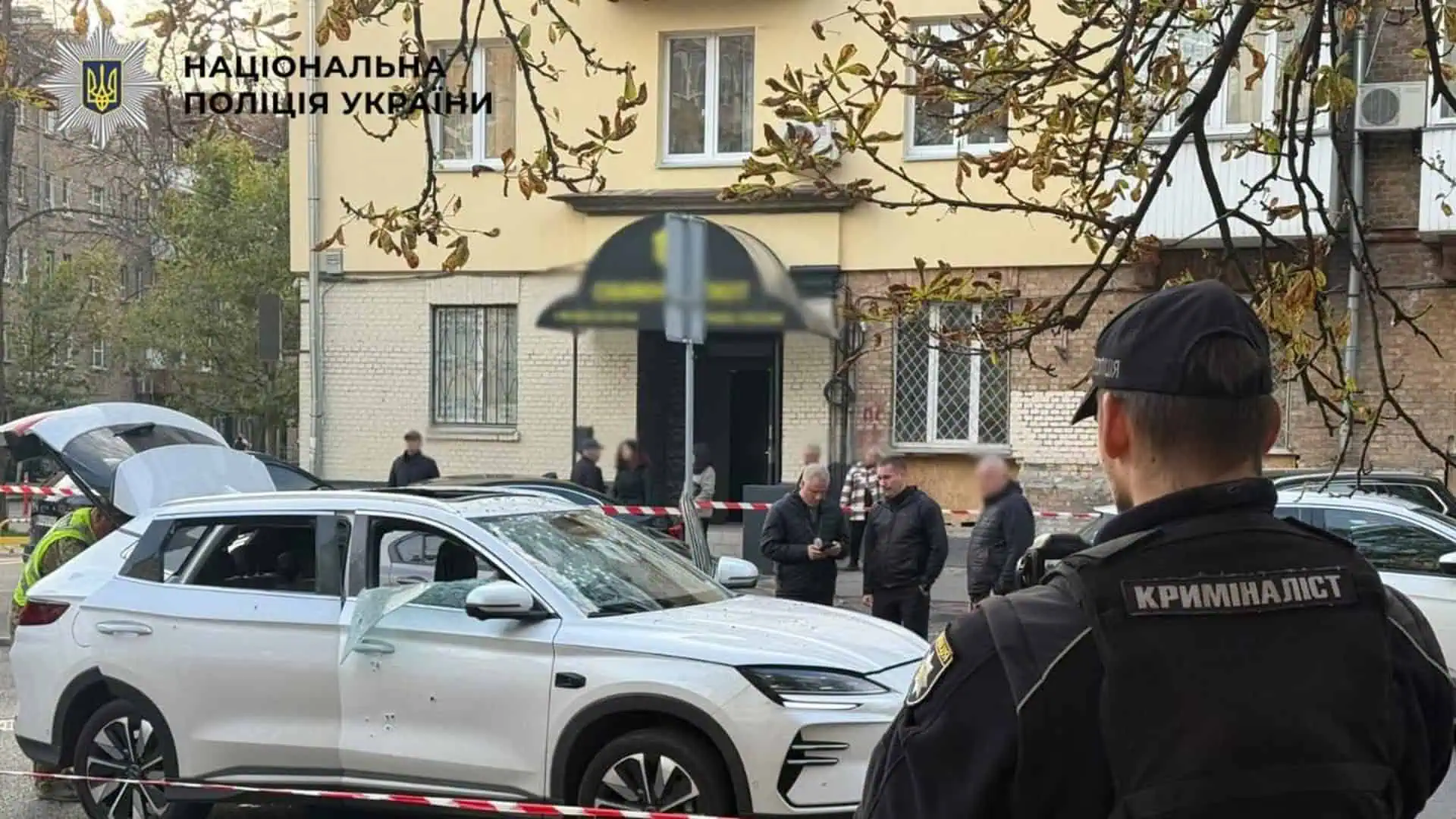 Київ: електромобіль вибухнув біля Печерського суду, водія госпіталізували