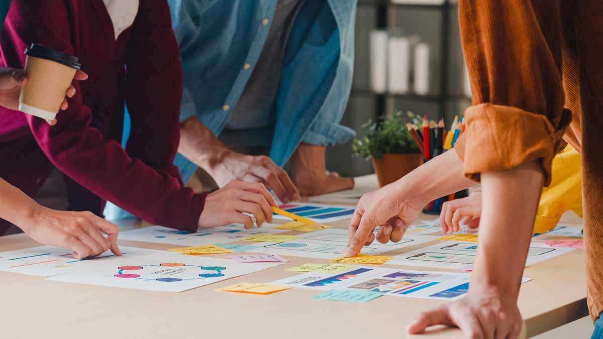 провести ребрендинг компанії