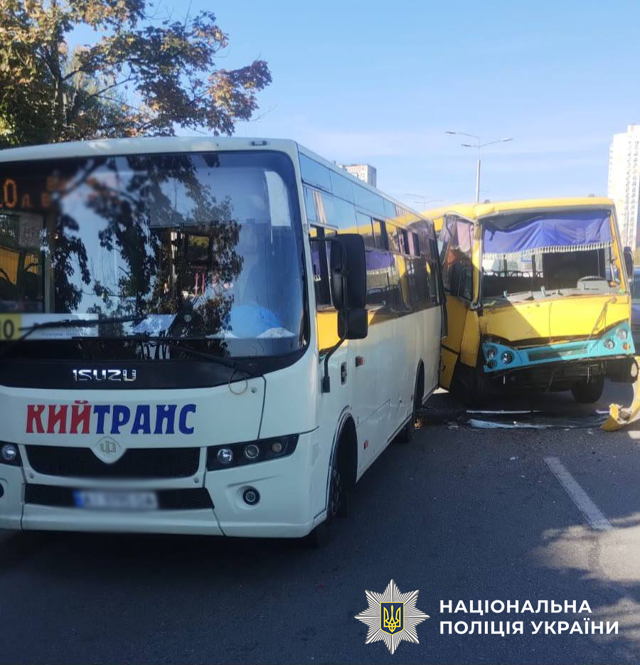 Смертельна ДТП з маршрутками у Києві: є жертви та постраждалі, рух паралізовано