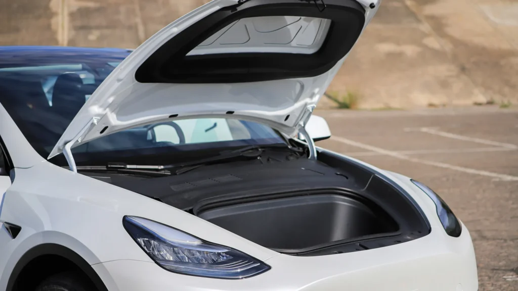 Tesla Model Y та гігакастинг