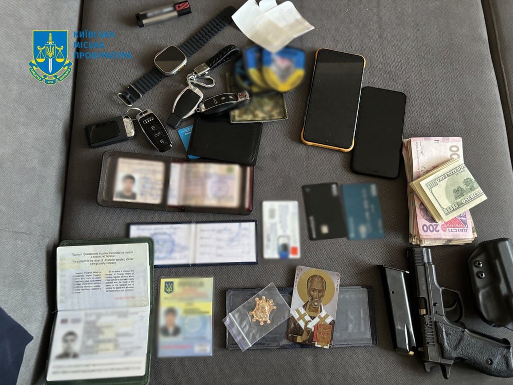 У Києві викрили псевдоправоохоронців, які обдурили криптобізнесмена на 250 тисяч доларів - фото 2